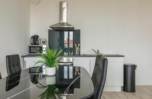 Castelsarrasin Appartement | LE DALLAS - 1 chambre, 1 canapé-lit, 1er étage, parking, 10min Canal du Midi