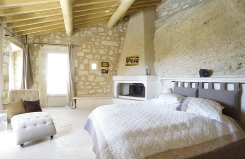 Les Baux-de-Provence Villa | Le Dernier Château : villa d’architecte construite dans la roche avec piscine dans les pittoresques