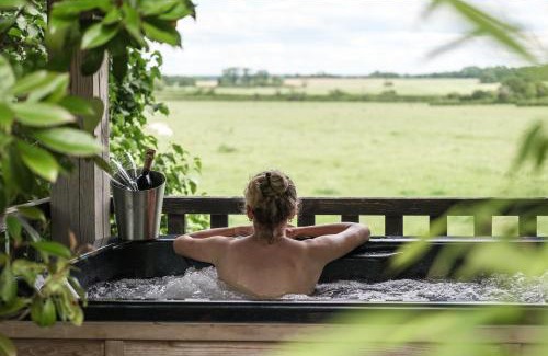 Jouey Hôtel | Le Domaine des Prés Verts Suites & Chambres avec Jacuzzi Privatif