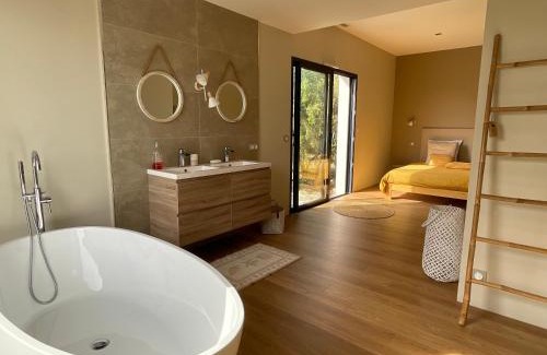 Cazevieille Maison | Le Domaine du Cade-Gîtes d'exception 4étoiles "La Villa du Cade"