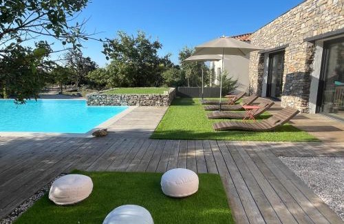 Cazevieille Maison | Le Domaine du Cade-Gîtes d'exception 4étoiles "La Villa du Cade"