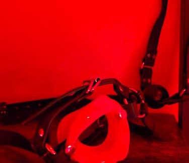Serignac Lit Et Petit-Déjeuner | Le Donjon de la Garonne Suite BDSM