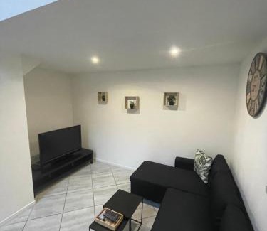 Paroy-sur-Tholon Appartement | Le Familiale climatisé & Wi-fi