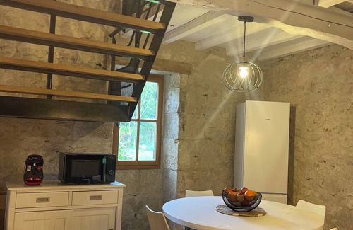 Montpezat Maison | Le gîte de « La Chartreuse » maison en pierre rénovée avec immense piscine (47)