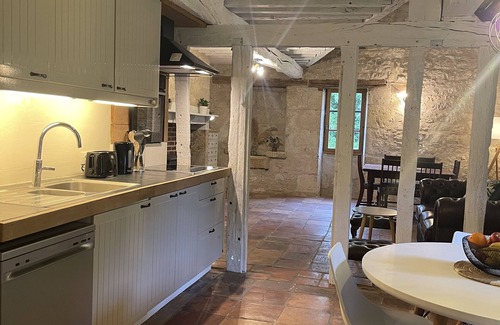 Montpezat Maison | Le gîte de « La Chartreuse » maison en pierre rénovée avec immense piscine (47)