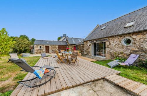 Saint-Mathieu Maison | Le gîte de Saint Mathieu, longère pleine de charme au bout du monde ! jacuzzi extérieur vue sur la campagne, salle de billard