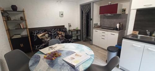 Villeneuve-de-Marc Appartement | Le Gîte du Chat Nature et Calme à la campagne