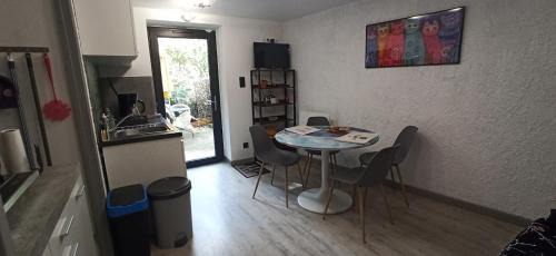Villeneuve-de-Marc Appartement | Le Gîte du Chat Nature et Calme à la campagne