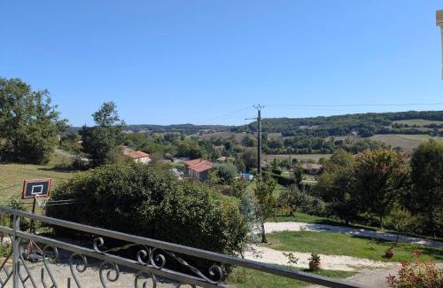 Lauzerte Lit Et Petit-Déjeuner | Le gîte fleuri