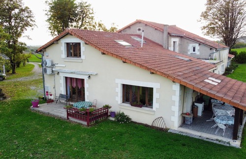 Scorbe-Clairvaux Appartement | Le Gîte Rural De L'abbesse