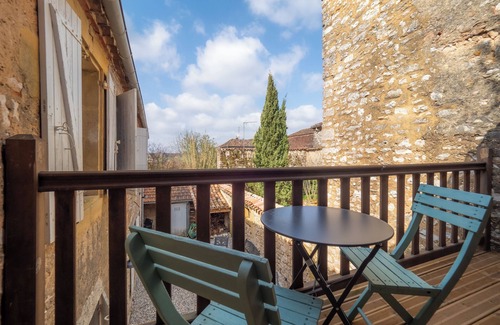 Monpazier Maison | Le Gentil Coquelicot, tout le charme d'une veille maison rénovée avec goût.