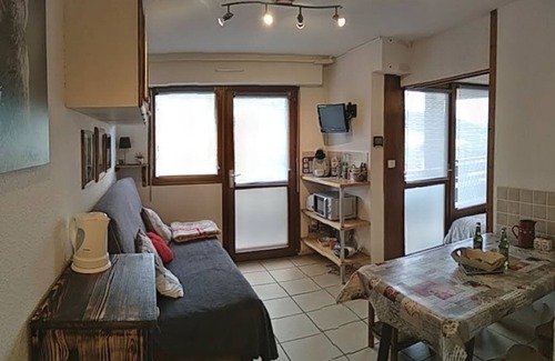 Le Grand-Bornand Appartement | Beau studio au Grand-Bornand station avec terrasse et vue panoramique sur pistes