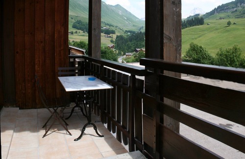 Le Grand-Bornand Appartement | Beau studio au Grand-Bornand station avec terrasse et vue panoramique sur pistes