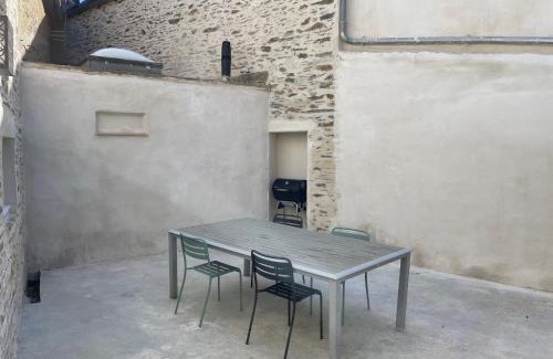 Lampaul-Guimiliau Maison | Le grenier à grains - Lampaul-Guimiliau