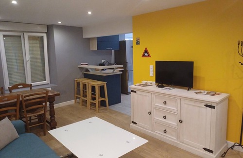 Centre Erlon Appartement | Le Grenier à Sel, Chaleureux 2 Chambres, 6pl, Centre Gare