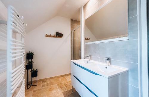 Chateauroux Appartement | Le Grenier d’Anatole : Parking/Haut Standing
