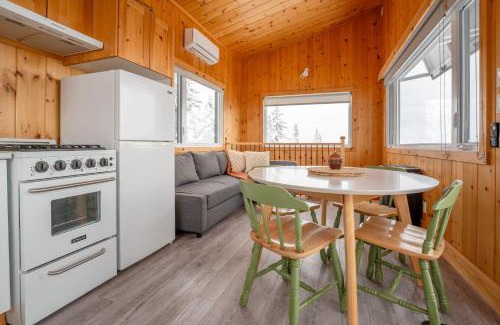 Lac Beauport Chalet De Ski | Le Hélios - MicroChalet au Maelstrom