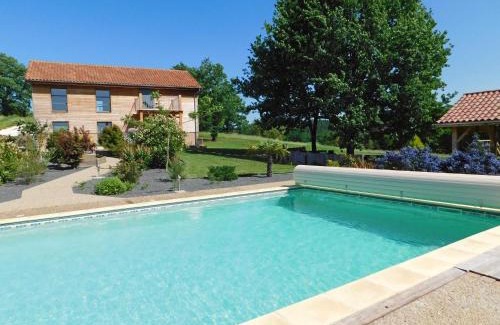 Veyrines-de-Domme Villa | LE HANGAR AVEC PISCINE EN DORDOGNE