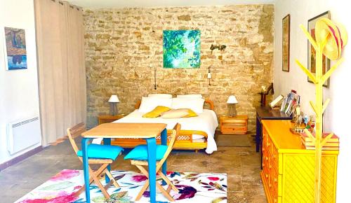 Meursault Lit Et Petit-Déjeuner | "LE JARDIN" Chambre de charme, piscine à Meursault