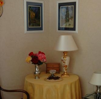 Saint-Bonnet-de-Mure Lit Et Petit-Déjeuner | Le Jardin de Roses DOMINIQUE LOREAU
