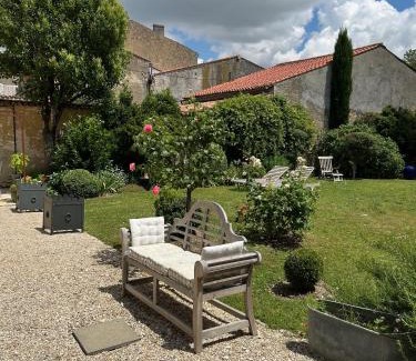 Saint-Jean-d'Angely Lit Et Petit-Déjeuner | Le Jardin des Anges