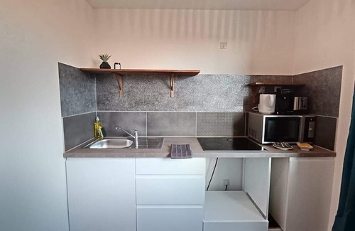 Fontainebleau Appartement | Le Jardin suspendu sleeps 3