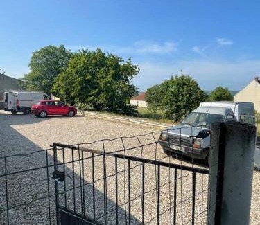 Paroy-sur-Tholon Appartement | Le Leone