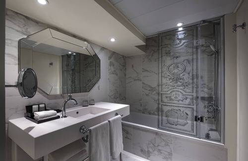 Saint-Louis Hôtel | MGallery Le Louis Versailles Chateau