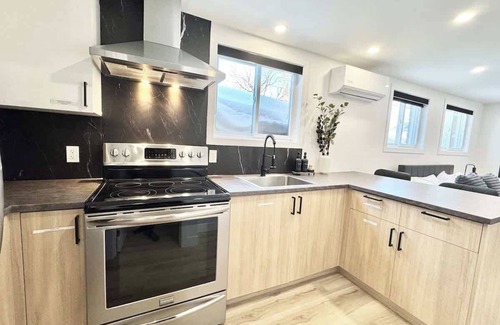 Ste. Foy Appartement | Le Luxueux Summary: D
