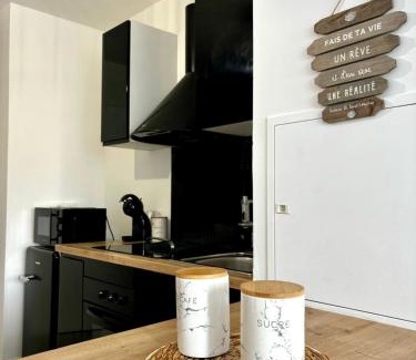Trappes Appartement | Le Malia - Idéal PRO et COUPLE - Hyper centre - Proche VERSAILLES