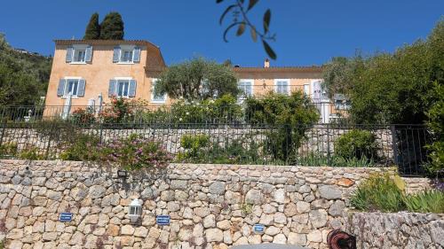 Beausoleil Appartement | Le Mas d'Angeline - Vue mer jardin commun parking voiture obligatoire 10min voiture Monaco route étroite pente raide croisement limité voir photos - Sea view shared garden parking car mandatory 10min car Monaco narrow steep road limited passing see photos