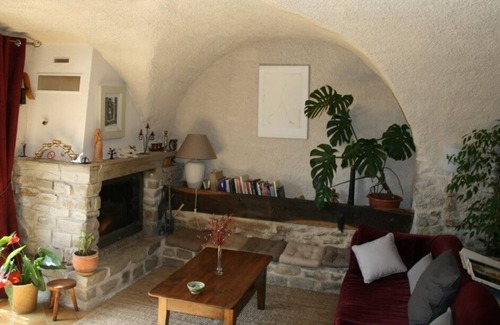 Chabrillan Autre | Le Mas Théophile welcomes you with a capacity of 12 to 14 people.