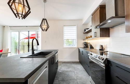 Magog Copropriété | Le Memph: condo-chalet 3 chambres avec SPA commun lac Memphrémagog