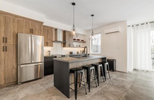 Magog Appartement | Le Memph Chouette spacious comfortable condo cottage eco responsible 3 bedrooms private garage - hot tub & pool Memphrémagog Lake