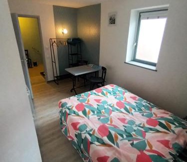 Saint-Illide Lit Et Petit-Déjeuner | Le Miraillet, chambre hôte