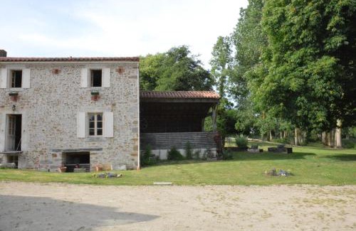 Saint-Martin-des-Fontaines Villa | le Moulin de Garreau