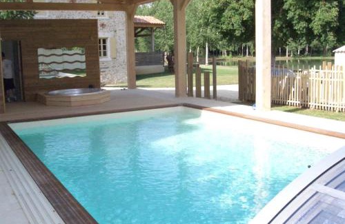Saint-Martin-des-Fontaines Villa | le Moulin de Garreau