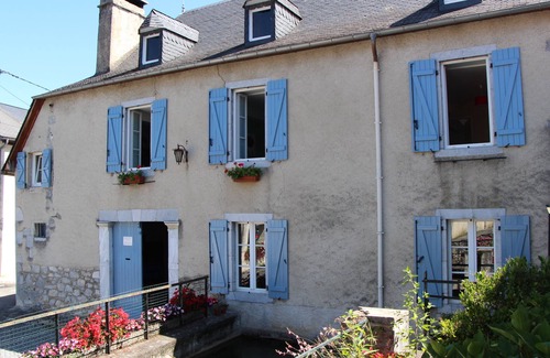 Arudy Cottage | Le Moulin d'Arudy *** : maison historique sur le canal et ses lavoirs