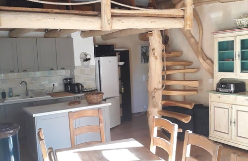 Rieussec Cottage | Le Moulin de Trédos, La Maison de Hobbit du Moulin de Trédos