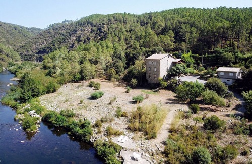 Les Salelles Cottage | Le moulin des Salelles, 3 gîtes en bord de rivière plage privée, baignade canoès