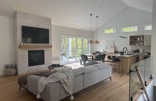 Argenteuil Regional County Municipality Maison | Le Must | Chalet neuf avec spa + piscine |