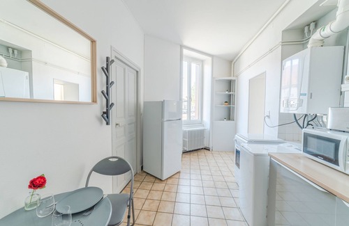 Neris-les-Bains Appartement | Le Nérisien - Charmant studio pour 2