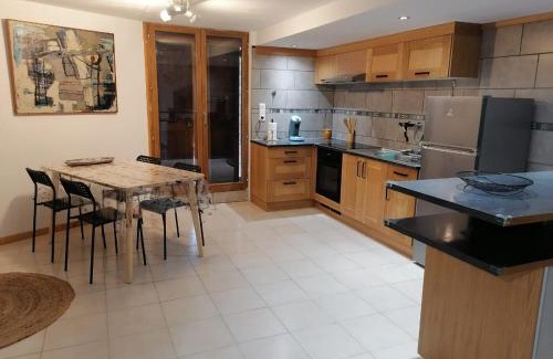 Sciez Appartement | Le Nid du Chat Noir - Gîte La Maison Alvéole