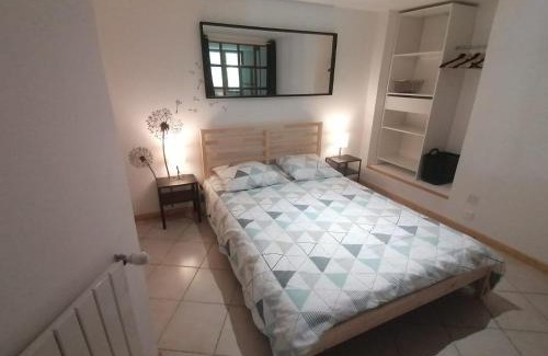 Sciez Appartement | Le Nid du Chat Noir - Gîte La Maison Alvéole