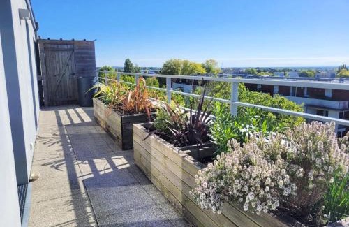 Ranzay-Grand Clos Appartement | Le Nid : Rooftop moderne surplombant la ville