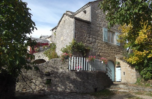 Saint-Andre-de-Vezines Maison | maison caussenarde pres de Millau parc reg. des grands 12720