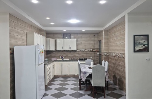 Hydra Appartement | Le P'tit Urbain, Large apartment +parking lot