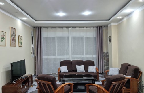 Hydra Appartement | Le P'tit Urbain, Large apartment +parking lot