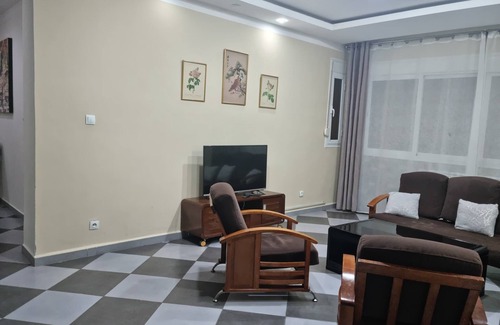 Hydra Appartement | Le P'tit Urbain, Large apartment +parking lot