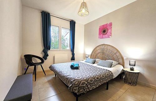 Montech Maison | Le Parc Jean Édouard - Spa avec jacuzzi privé - Superbe villa 4 chambres - 9 couchages - 6 lits - Poêle - Parking - Climatisation réversible- Terrasse ombragée et grand jardin
